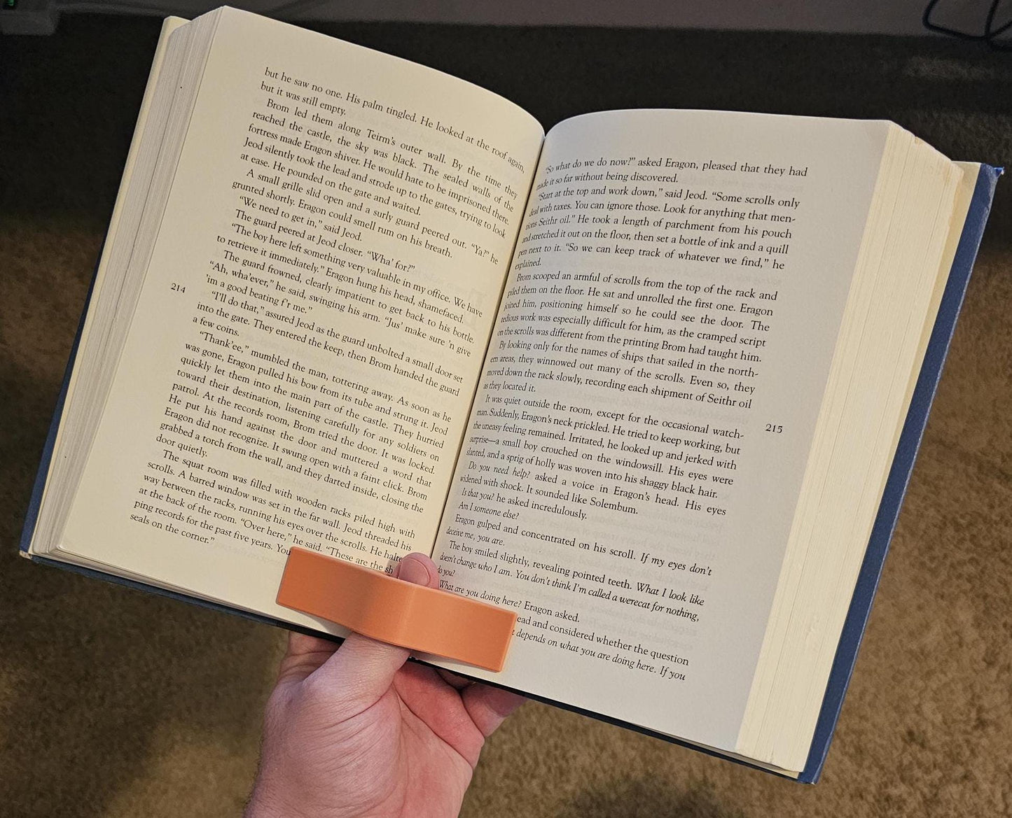 Ergonomic Single-Hand Book Page Holder: Thumb Grip for Easy Reading & Comfortable Learning