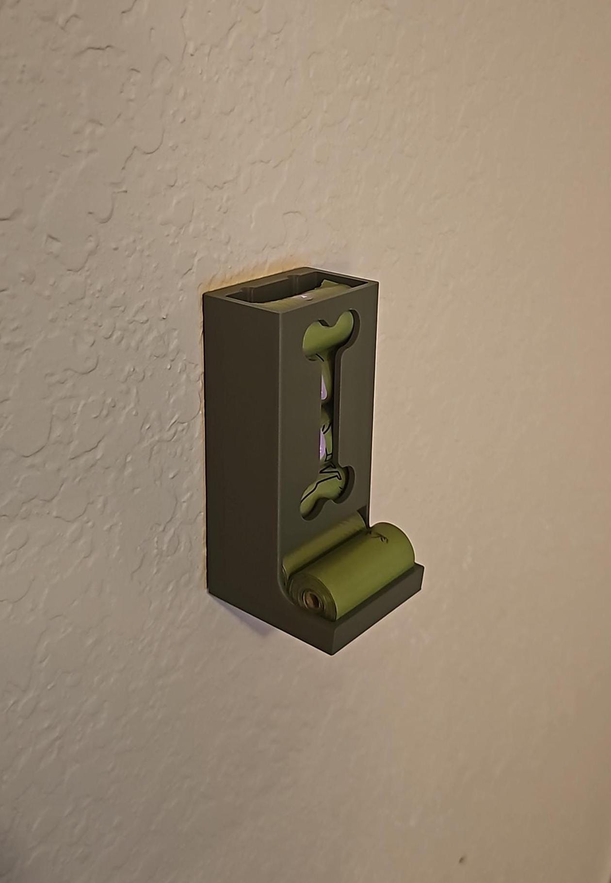 Wall-Mounted Dog Poop Bag Dispenser: Bone Design Pet Waste Organizer - Stylish Gift for Dog Lovers